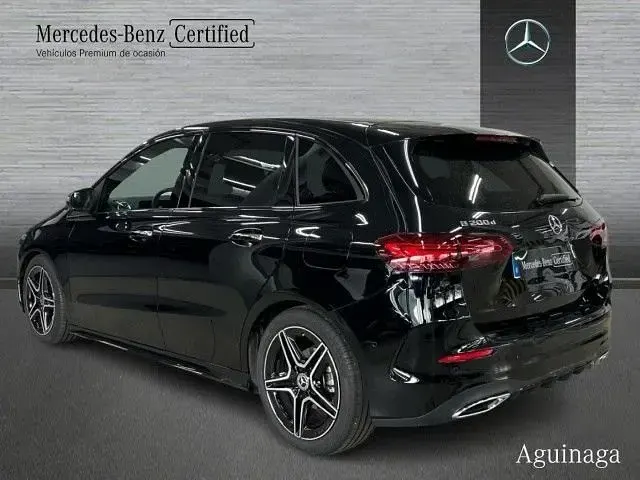 Usado Mercedes B200 150 CV (110 kW) 2025 Negro noche Utilitario