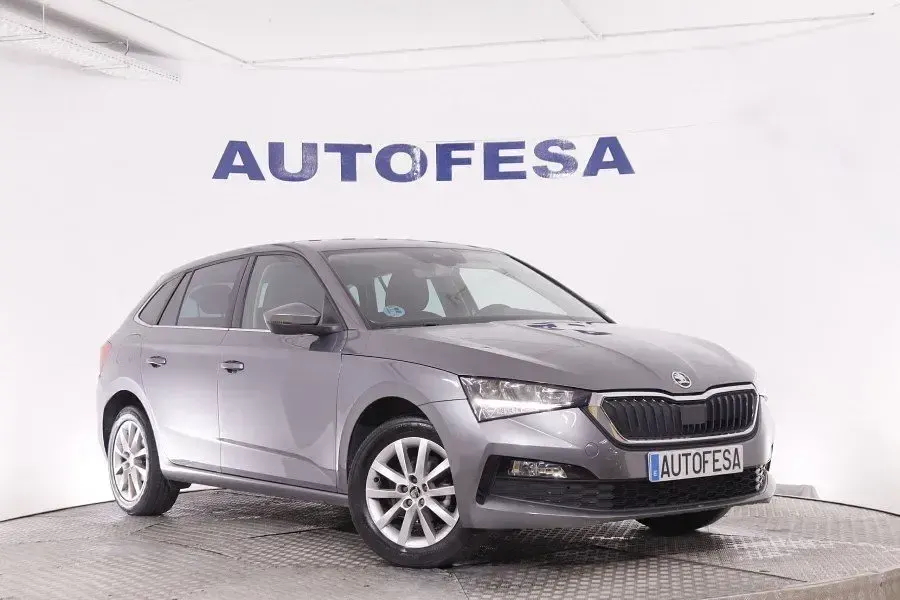 Usado Skoda Scala Ambition 95 CV (69 kW) 2022 Ocre Utilitario