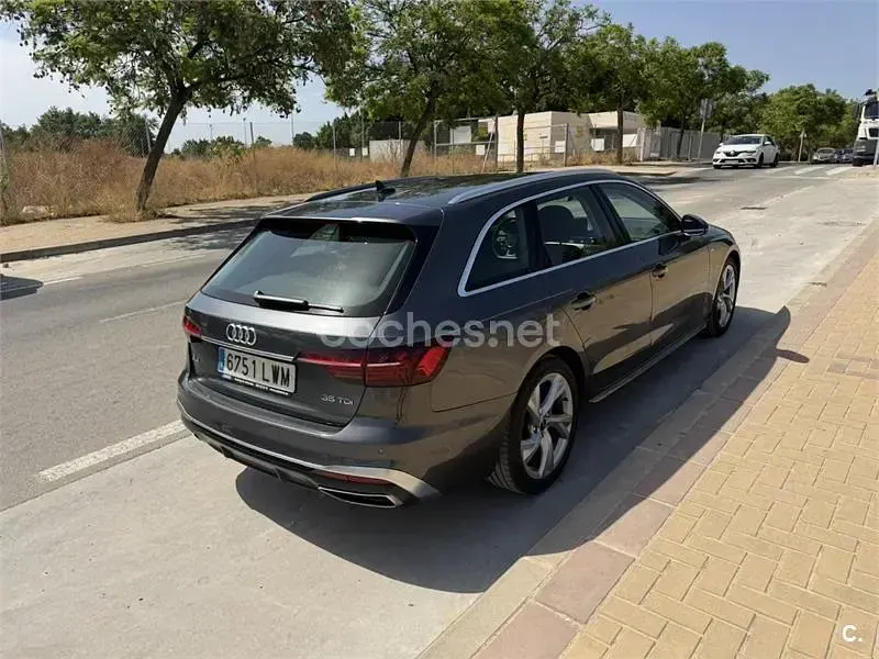 Usado Audi A4 S-Line 163 CV (119 kW) 2022 Gris / plata Familiar