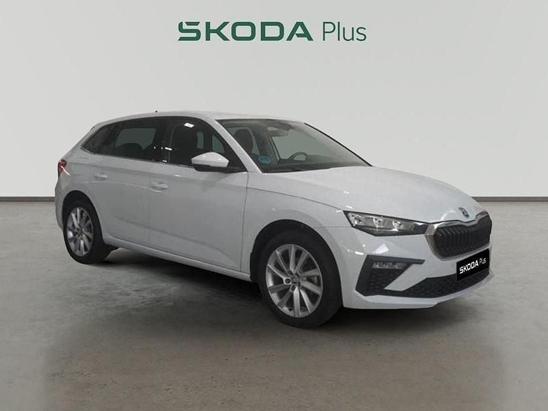 Blanco Nuevo 2025 Skoda Scala Selection Utilitario | 21.890 € (Precio justo) - Imagen 1/4