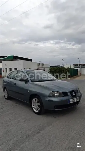 Usado Seat Cordoba Reference 75 CV (55 kW) 2005 Azul Berlina
