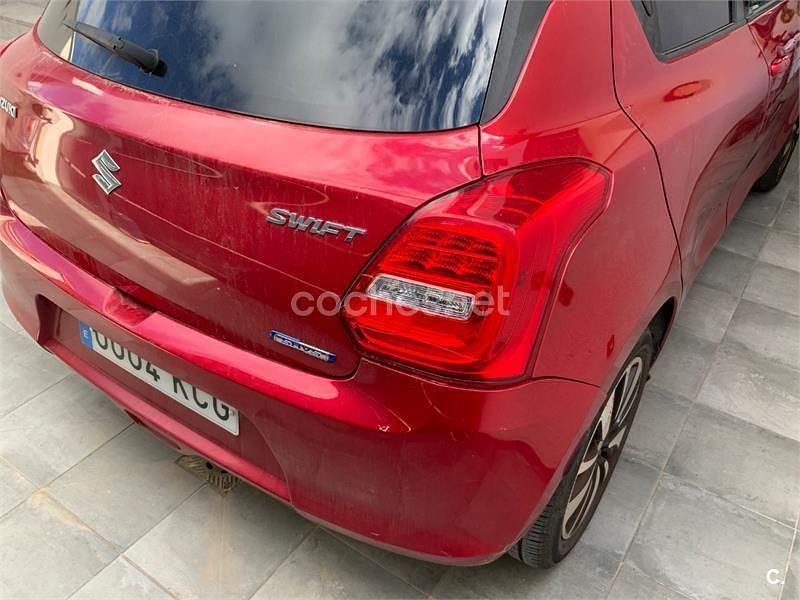 Usado Suzuki Swift 111 CV (81 kW) 2017 Rojo Utilitario