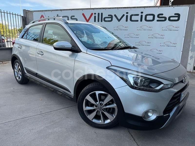 Usado Hyundai i20 Active 100 CV (73 kW) 2016 Gris / plata Berlina