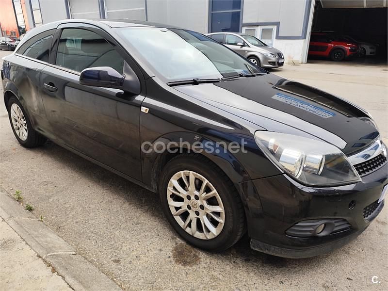 Negro Usado 2009 Opel Astra GTC Berlina | 3500 € (Precio justo) - Imagen 1/4