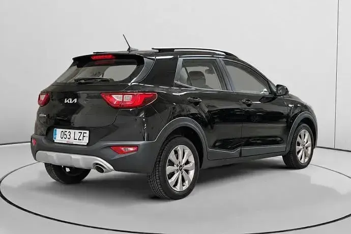 Usado Kia Stonic Plus 100 CV (73 kW) 2022 Negro SUV