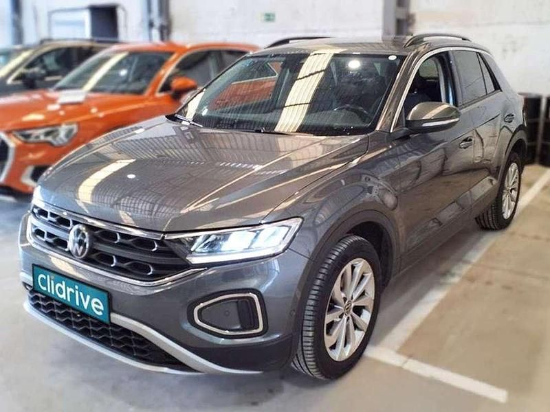 Usado VW T-Roc Life 116 CV (85 kW) 2022 Gris SUV
