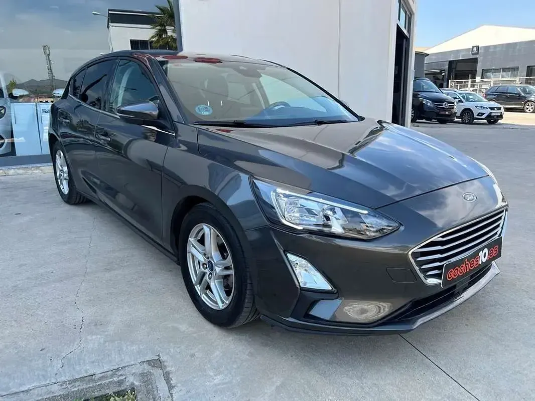 Usado Ford Focus Trend+ 120 CV (88 kW) 2021 Gris Utilitario