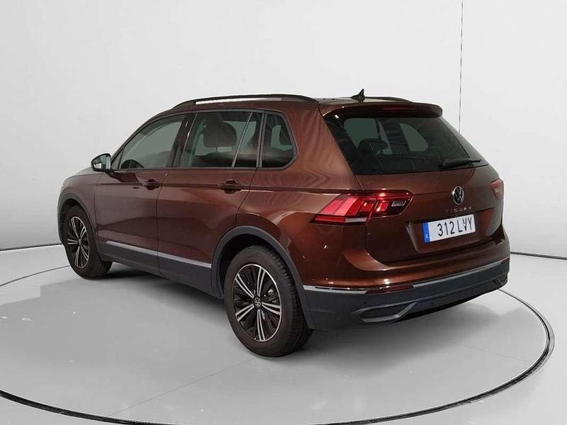 Usado VW Tiguan Life 122 CV (89 kW) 2022 Marrón SUV