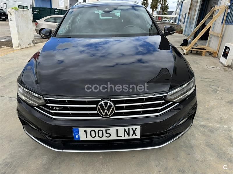 Usado VW Passat R-line 150 CV (110 kW) 2021 Negro Familiar