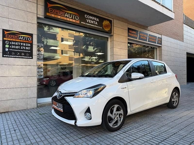 Usado Toyota Yaris Hybrid Active 100 CV (73 kW) 2014 Blanco Berlina