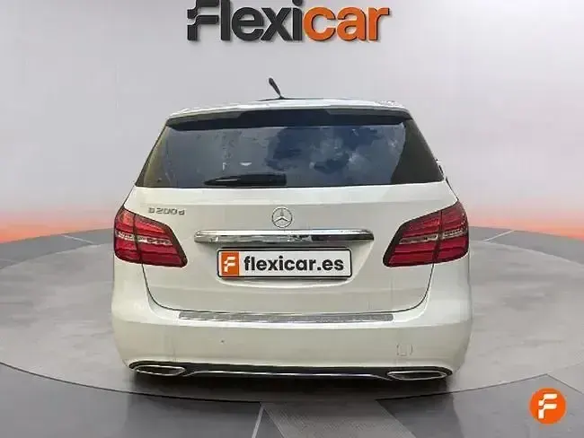 Usado Mercedes B200 136 CV (100 kW) 2017 Negro Monovolumen