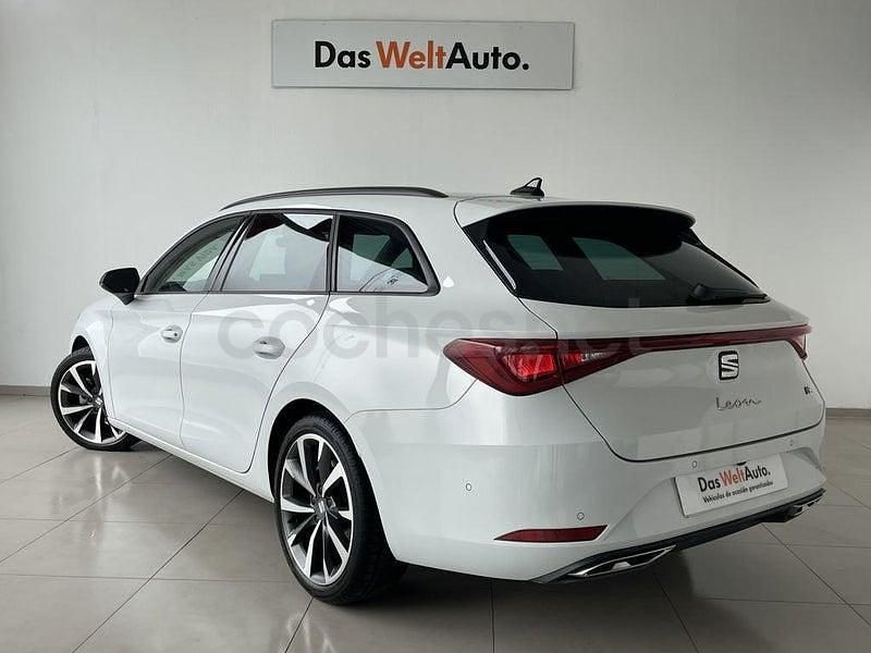 Usado Seat Leon FR 150 CV (110 kW) 2025 Blanco Familiar