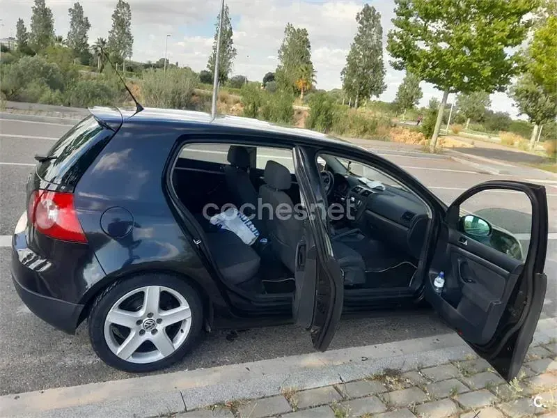 Usado VW Golf IV Trendline 105 CV (77 kW) 2005 Negro Berlina