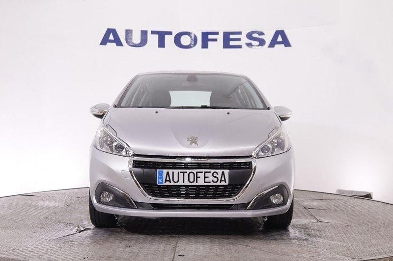 Usado Peugeot 208 Allure 110 CV (80 kW) 2018 Plata Utilitario