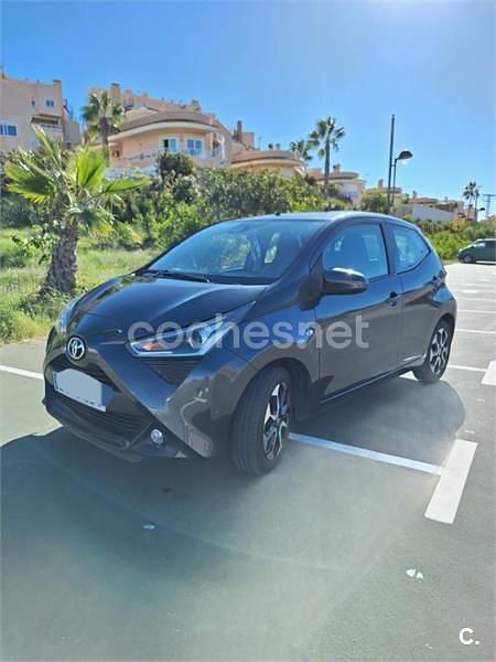 Gris / plata Usado 2021 Toyota Aygo X-play Utilitario | 9900 € (Precio justo) - Imagen 1/4