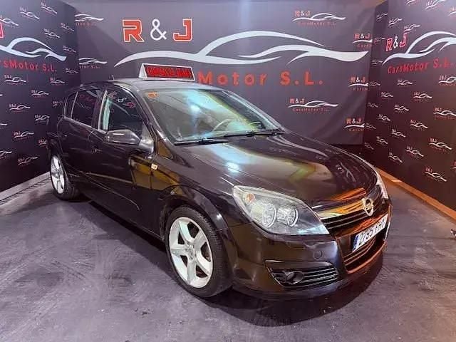 Usado Opel Astra Sport 105 HP (77 kW) 2007 Preto Sedan