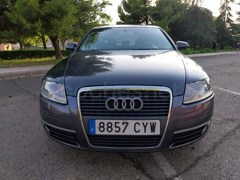 Usado Audi A6 Premium 177 CV (130 kW) 2004 Gris / plata Berlina