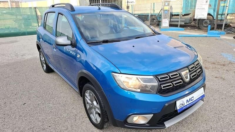 Usado Dacia Sandero Stepway Ambiance 90 HP (66 kW) 2017 Azul Citadino