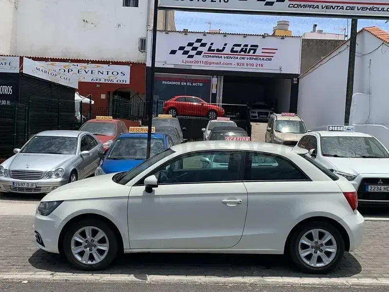 Usado Audi A1 Ambition 105 CV (77 kW) 2011 Blanco Utilitario