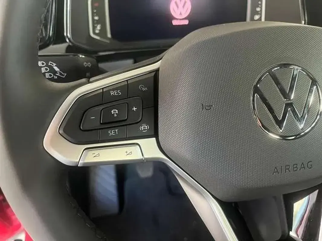 Usado VW T-Roc 116 CV (85 kW) 2025 Rojo SUV