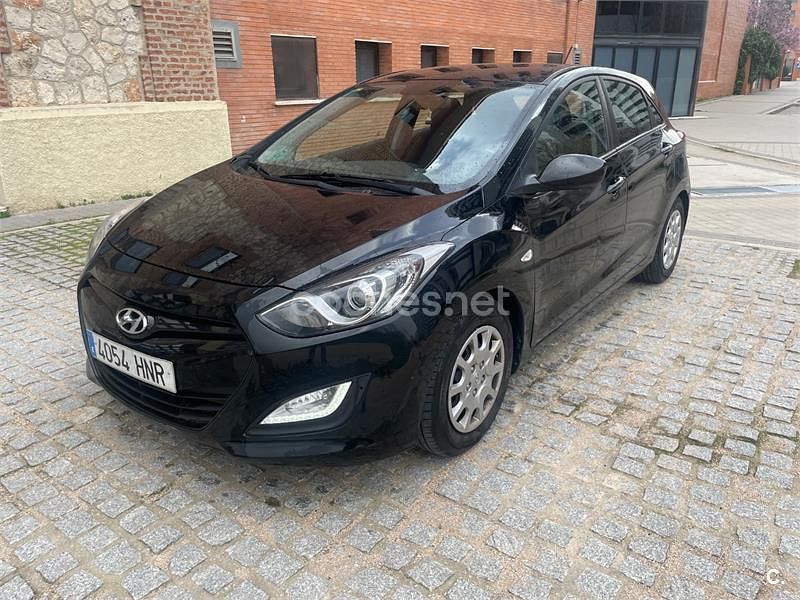 Usado Hyundai i30 100 CV (73 kW) 2013 Negro Berlina