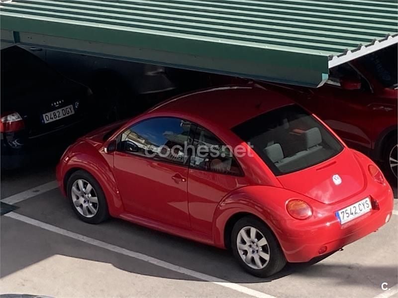 Usado VW New Beetle 100 CV (73 kW) 2004 Rojo Utilitario