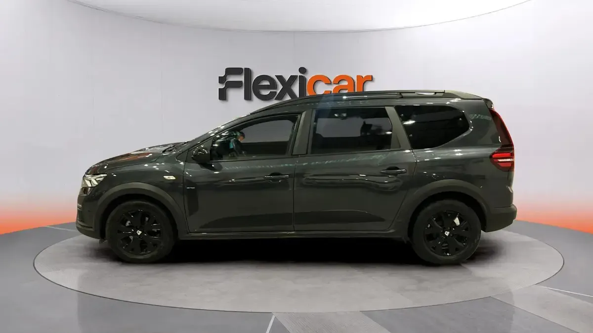 Usado Dacia Jogger Comfort 110 CV (80 kW) 2022 Gris Monovolumen
