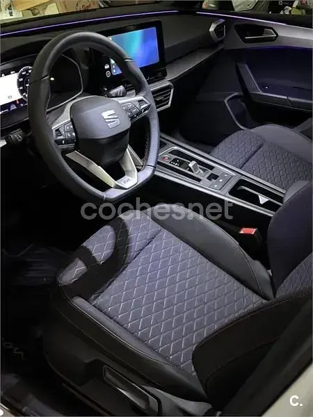 Usado Seat Leon FR 150 CV (110 kW) 2023 Blanco Berlina