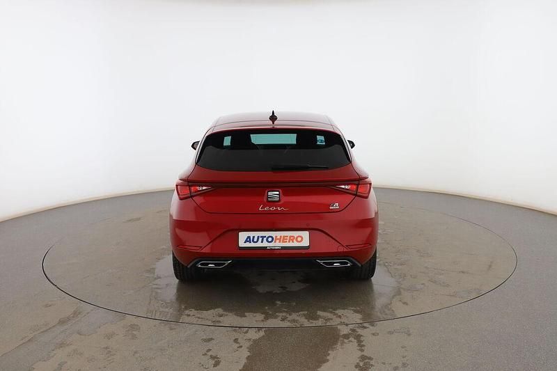 Usado Seat Leon FR 204 CV (150 kW) 2021 Rojo Berlina
