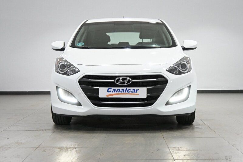 Usado Hyundai i30 90 CV (66 kW) 2016 Blanco