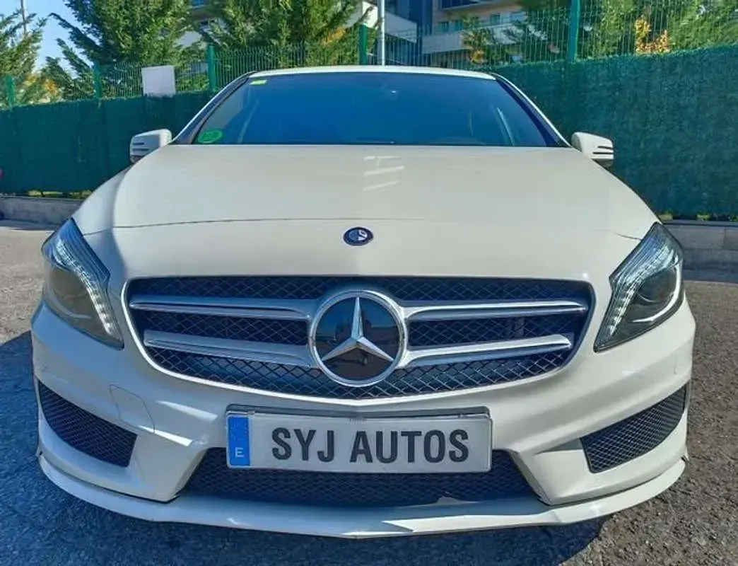 Usado Mercedes A180 109 CV (80 kW) 2015 Blanco Utilitario