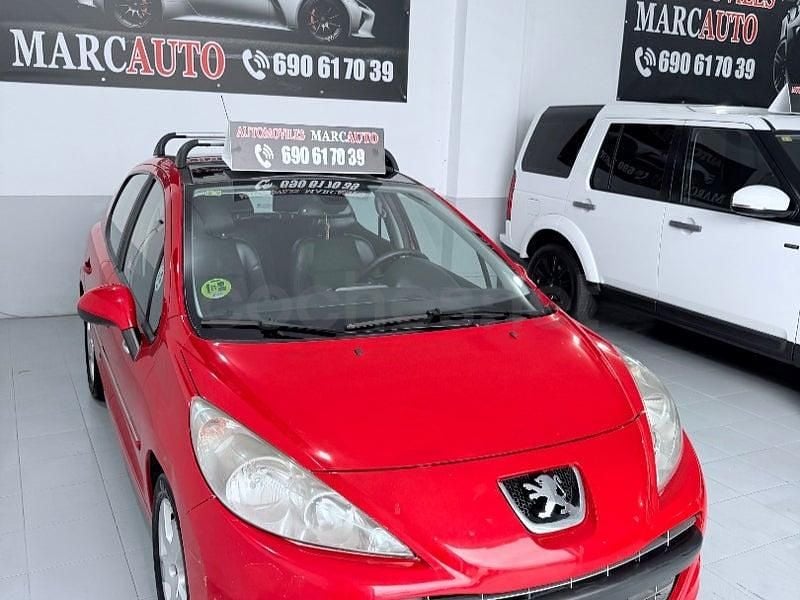 Usado Peugeot 207 Active 92 CV (67 kW) 2012 Rojo Berlina