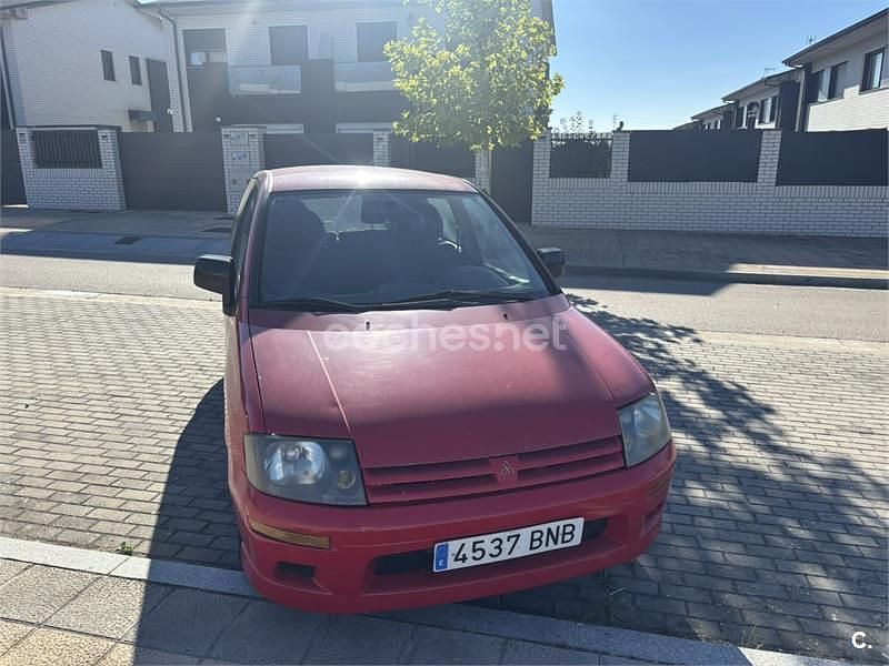 Usado Mitsubishi Space Runner 133 CV (97 kW) 2001 Rojo Monovolumen