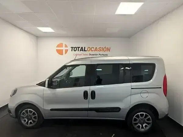 Używany Fiat Doblò Trekking 120 KM (88 kW) 2022 Biały Minivan