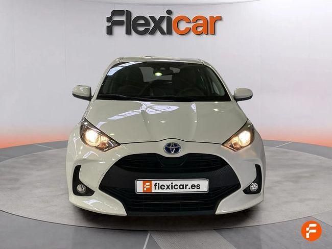 Usado Toyota Yaris Hybrid Business Edition 116 CV (85 kW) 2021 Blanco Berlina