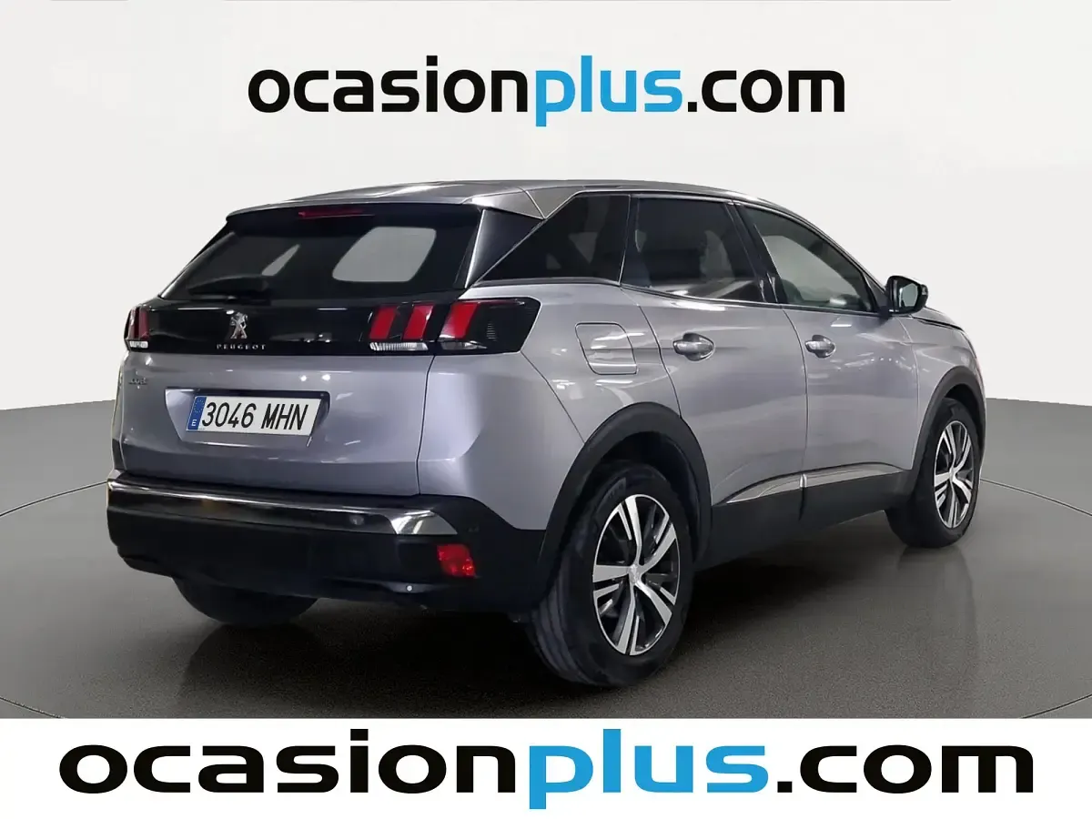 Usado Peugeot 3008 Allure 130 CV (95 kW) 2023 Gris SUV
