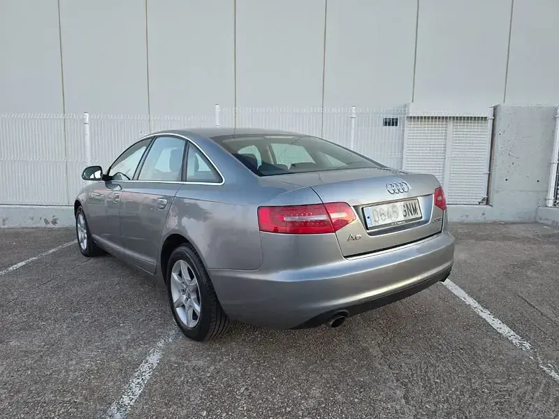 Usado Audi A6 170 CV (125 kW) 2009 Gris / plata Berlina