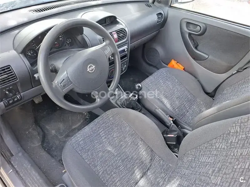 Usado Opel Corsa Club 75 CV (55 kW) 2001 Blanco Utilitario