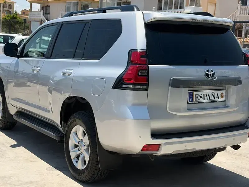 Usado Toyota Land Cruiser Limited 177 CV (130 kW) 2019 Gris / plata SUV