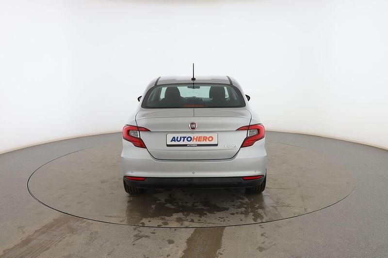 Usado Fiat Tipo Lounge 95 CV (69 kW) 2019 Plata Berlina