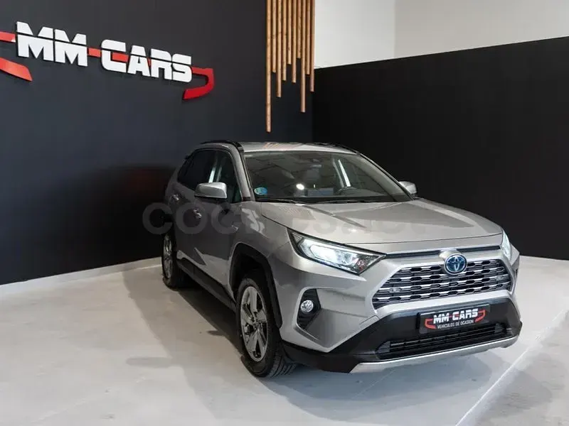 Käytetty Toyota RAV4 Hybrid Advance 222 HP (163 kW) 2019 Harmaa Katumaasturi