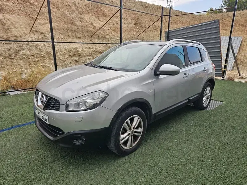 Usado Nissan Qashqai Premium Edition 140 CV (102 kW) 2011 Gris / plata SUV