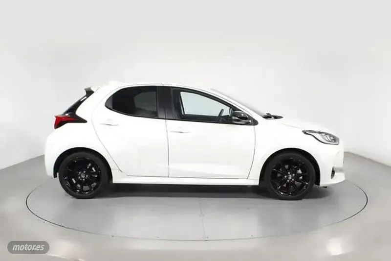 Usado Toyota Yaris Style 116 CV (85 kW) 2022 Blanco Utilitario