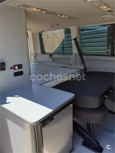 Usado VW Caravelle Trendline 102 CV (75 kW) 2016 Rojo Van