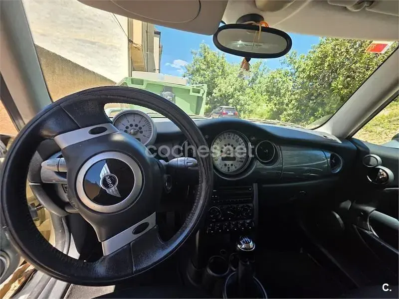 Usado Mini Cooper 115 CV (84 kW) 2002 Blanco Utilitario