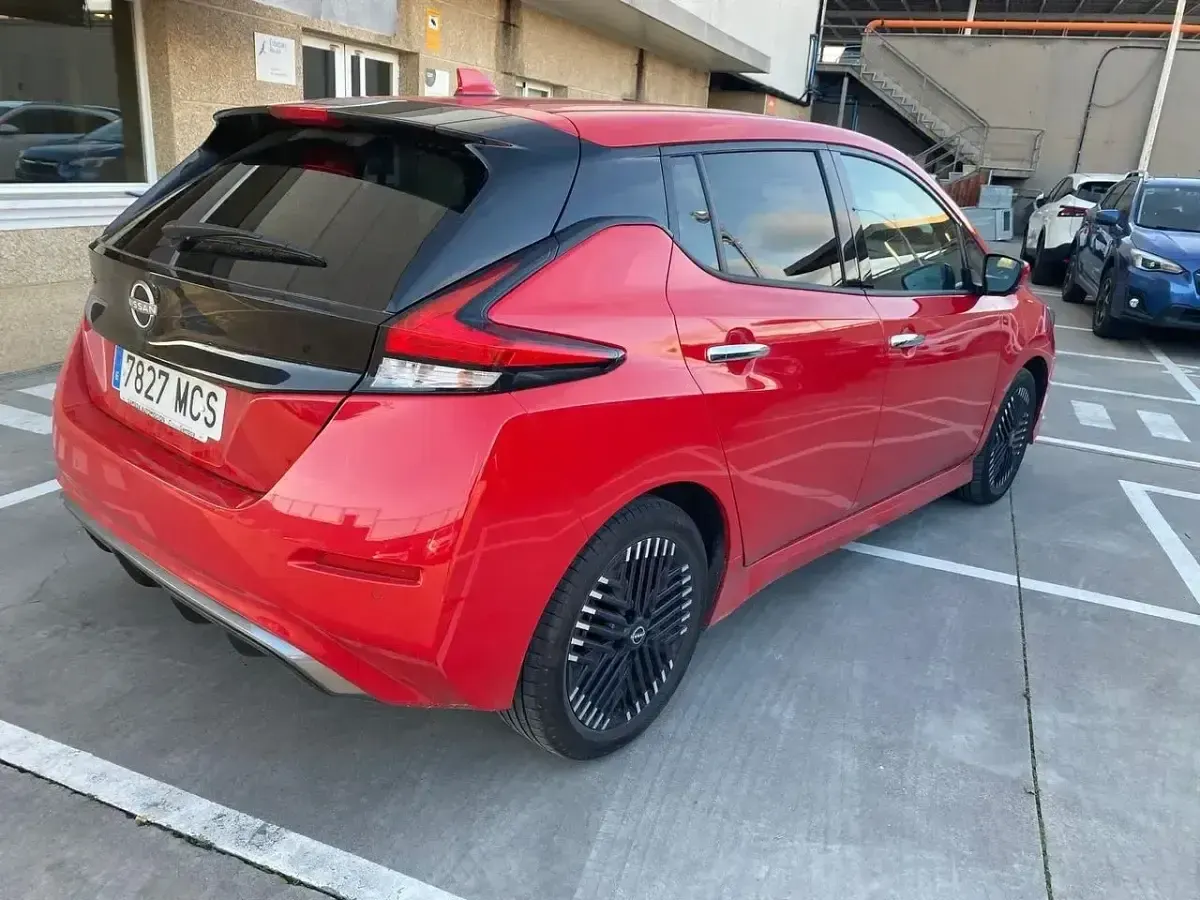 Usado Nissan Leaf N-Connecta 110 kW (150 CV) 2022 Rojo Utilitario