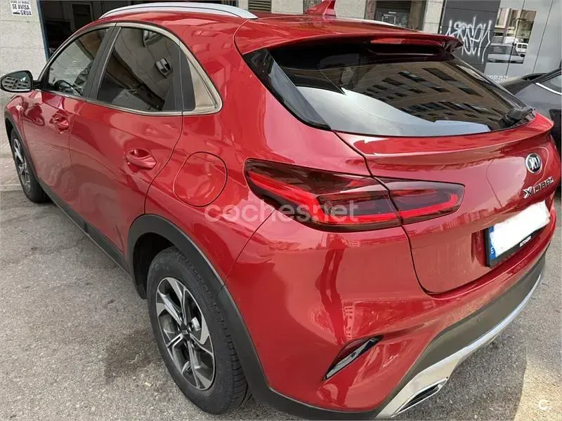 Usado Kia XCeed 136 CV (100 kW) 2021 Granate SUV
