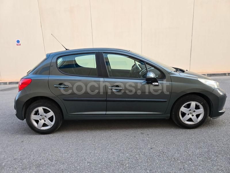 Usado Peugeot 207 95 CV (69 kW) 2008 Gris / plata Berlina