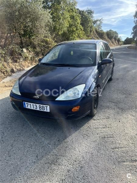 Usado Ford Focus Trend 90 CV (66 kW) 2000 Azul Berlina