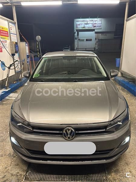Usado VW Polo 75 CV (55 kW) 2017 Gris / plata Berlina